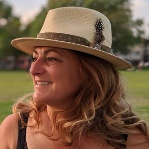 Meet your Posher, Josee